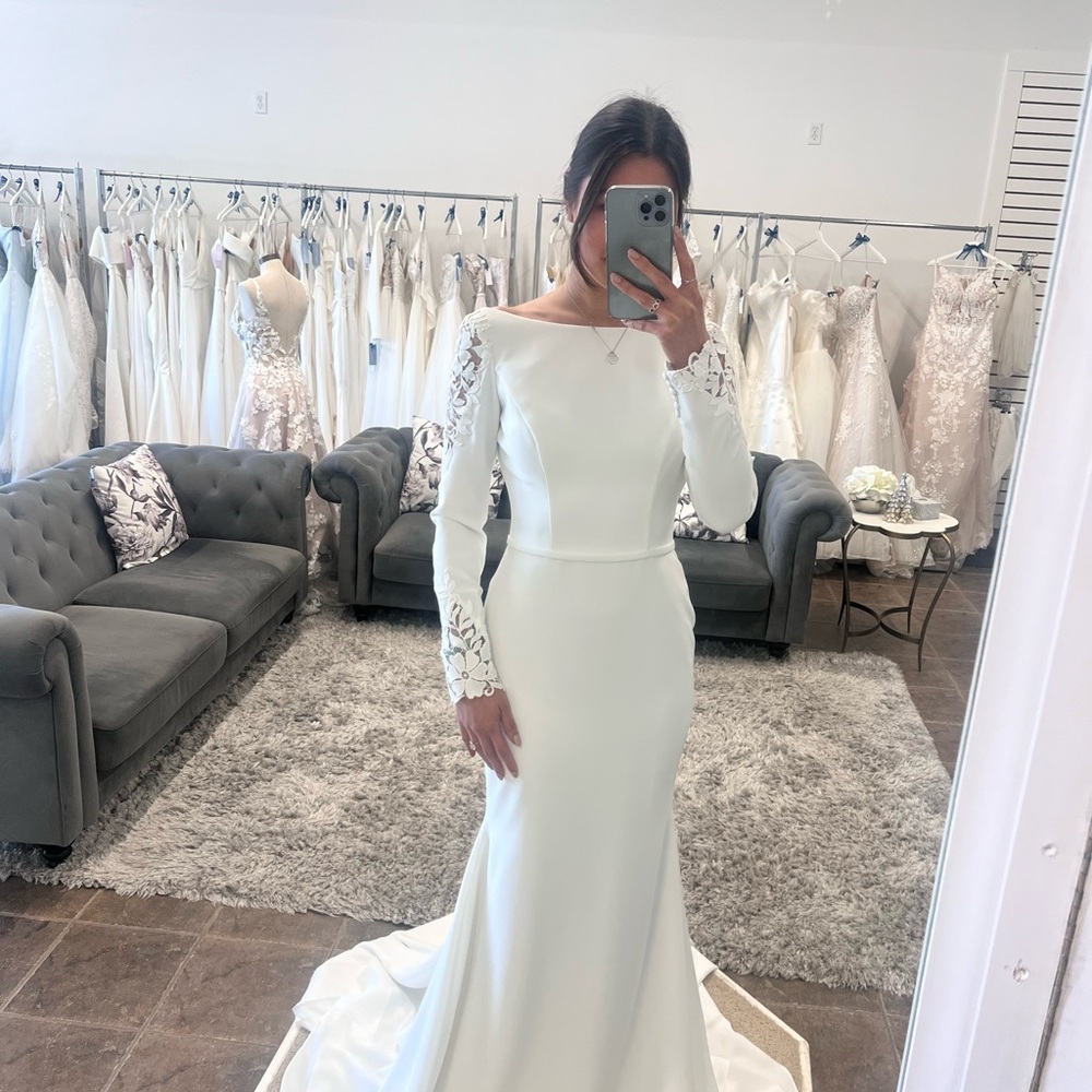 Elegant White Long Sleeve Dress